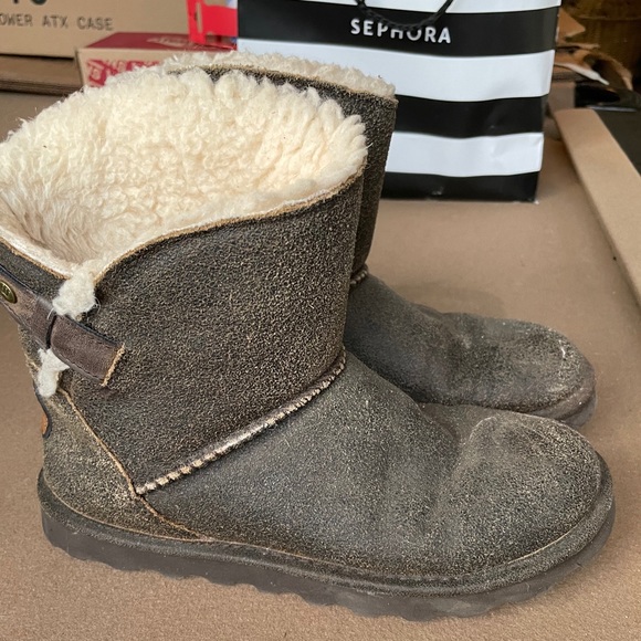 Bearpaw size 7 short boots - Picture 3 of 4